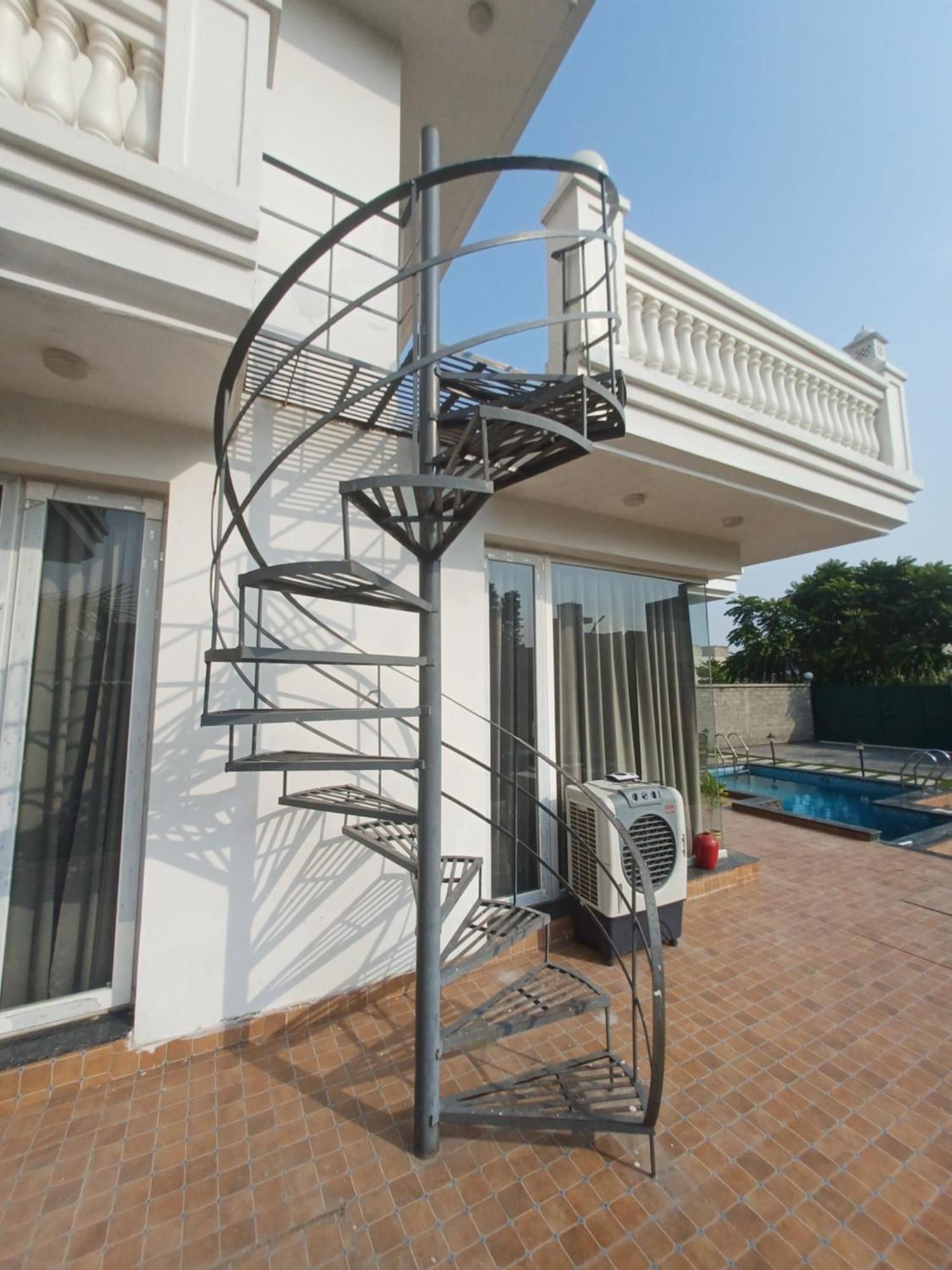 Greystone Villa, Swiming Pool , Bbq , Big Garden, Pool Table, Party Speaker, Bathtub, Kitchen, 15Mins To Golden Temple Amritsar Exterior foto